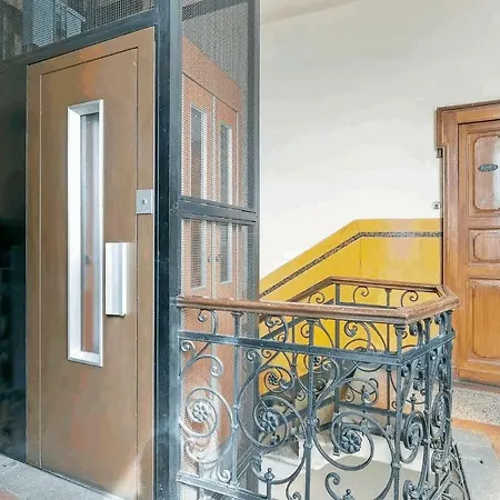 Isola View Renovated Apartament *